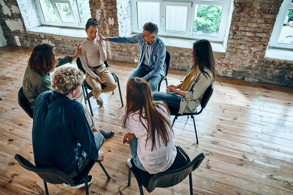 therapist encouraging patient group therapy high angle view