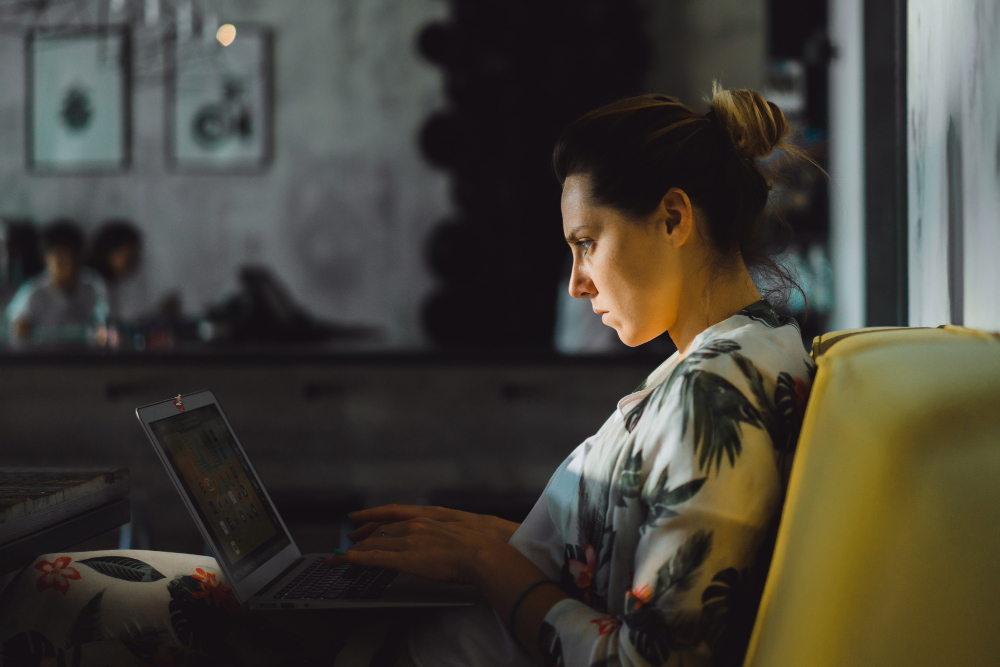 woman cafe working laptop